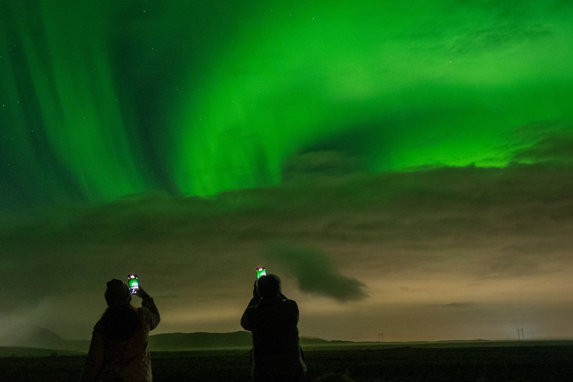 Northern Lights in Mini Bus with Local Pastries, Hot Chocolate, and Photos — photo 3