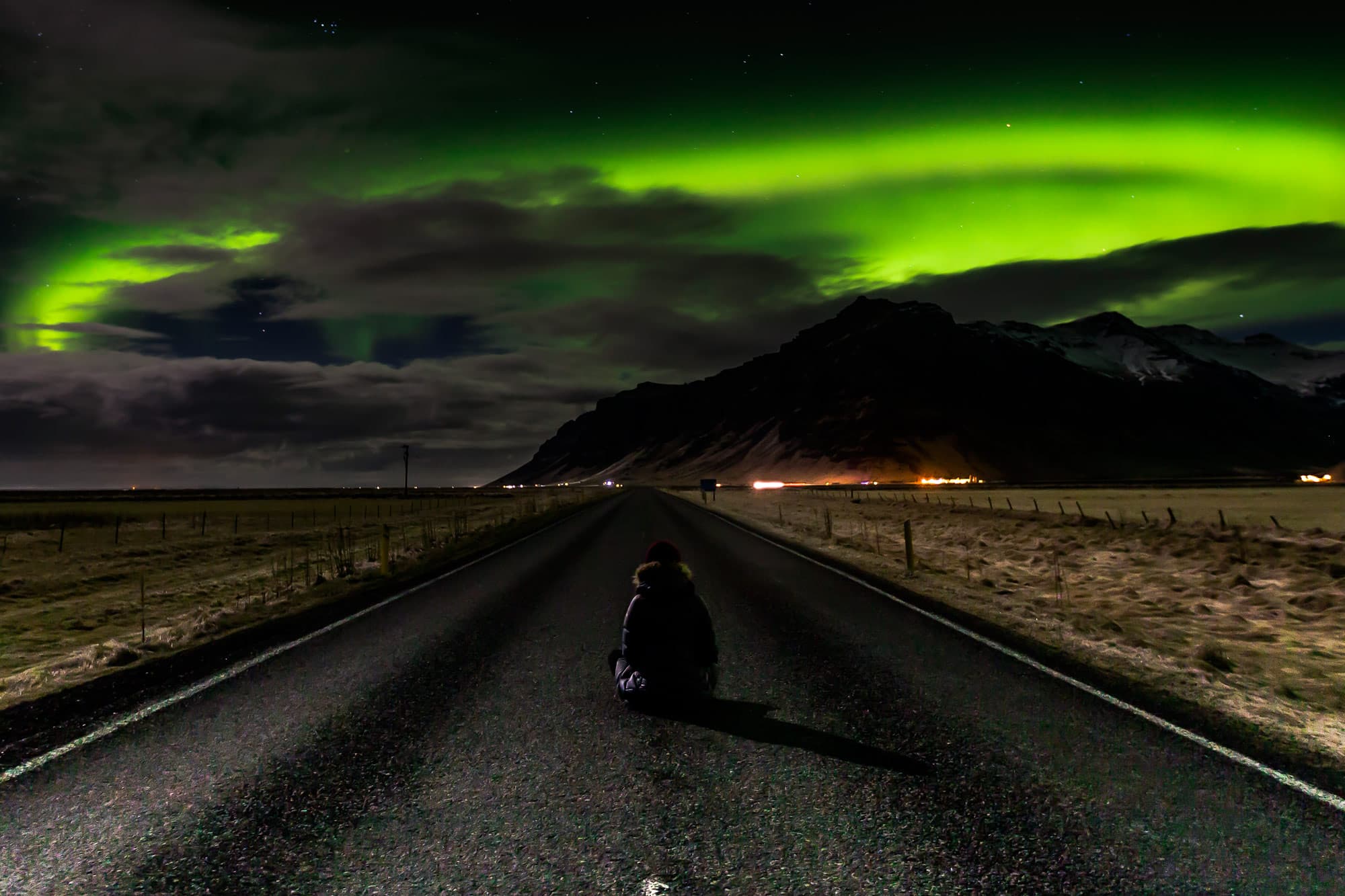 Northern Lights in Mini Bus with Local Pastries, Hot Chocolate, and Photos — photo 2