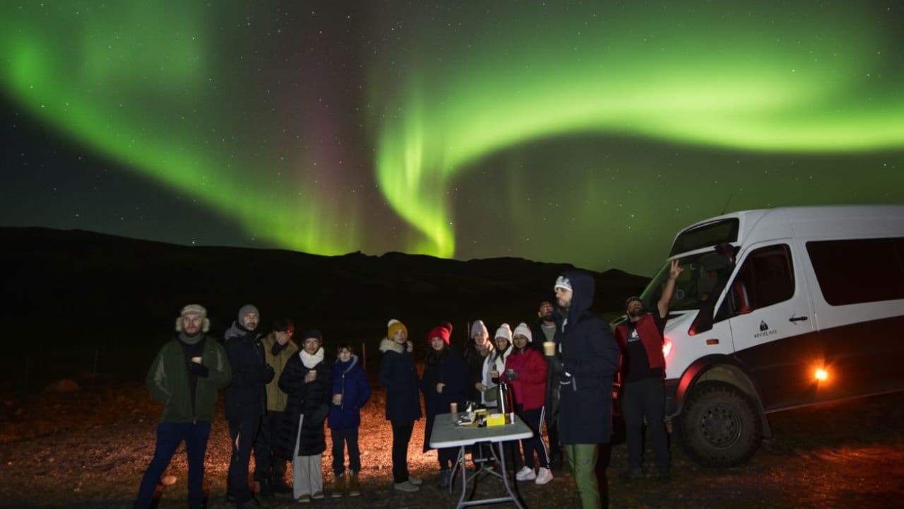 Northern Lights with Photo, Pastries and Hot Cocoa - 4x4 Tour from Reykjavík — photo 1